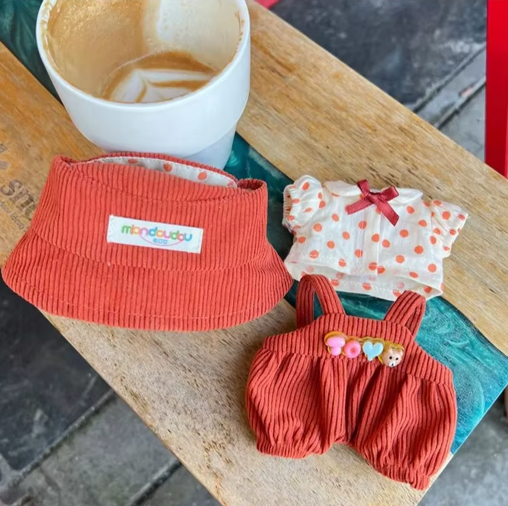 Labubu Outfit Series 24: Cozy Friends Edition - Rot - Dekoration